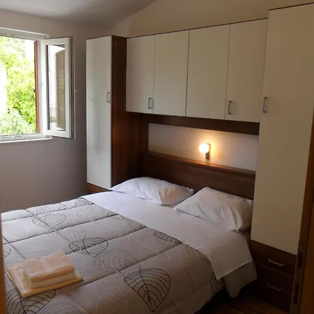 Apartment In Mit Mobliertem Balkon *