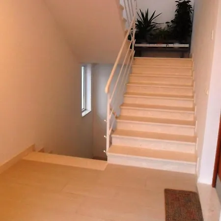 In Mit Mobliertem Balkon Apartment