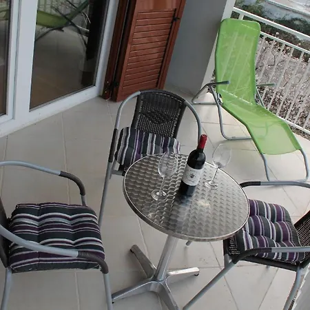 Apartment In Mit Mobliertem Balkon *