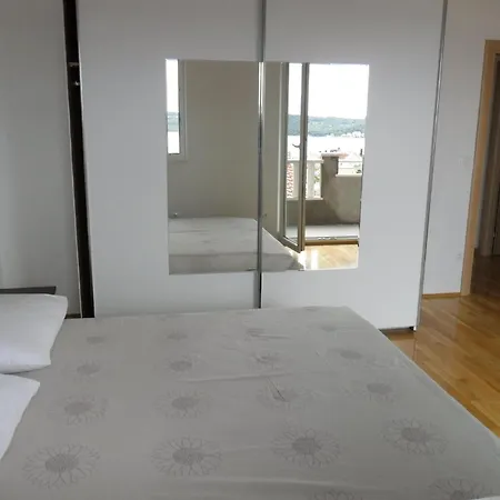 Apartment In Mit Mobliertem Balkon *
