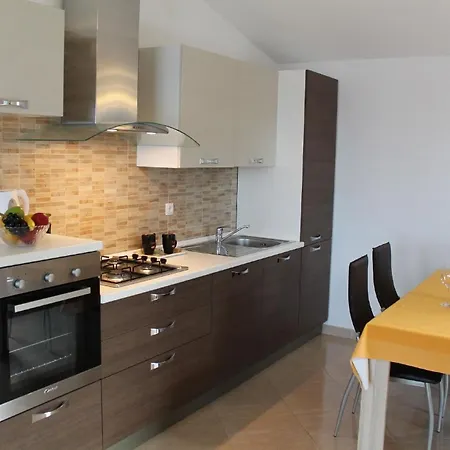 In Mit Mobliertem Balkon Apartment *