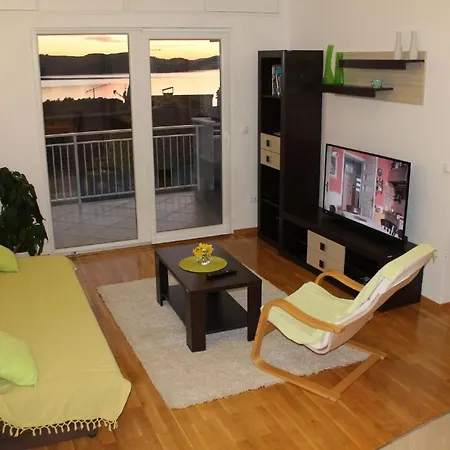 In Mit Mobliertem Balkon * Trogir