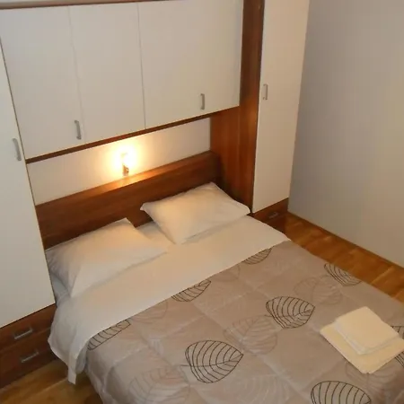 In Mit Mobliertem Balkon Apartment *