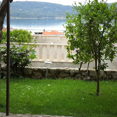 In Mit Mobliertem Balkon *