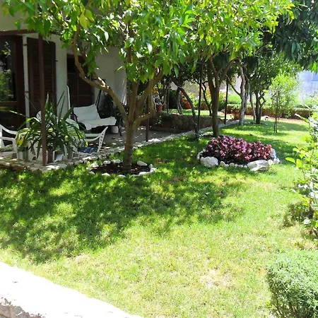 In Mit Mobliertem Balkon Trogir